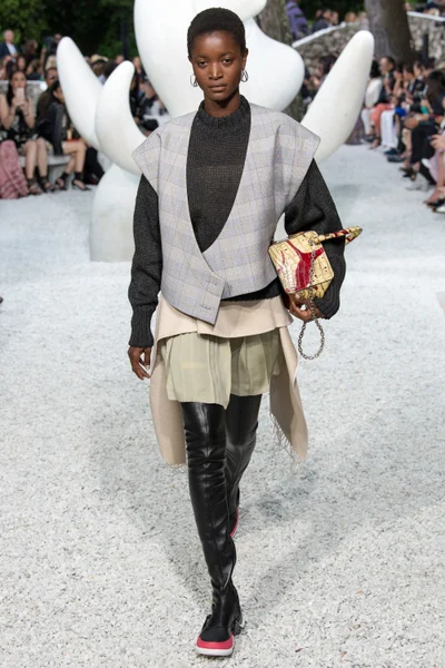 Look 13